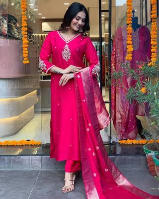 Pink Chanderi Fabric Embroidered work Straight cut Kurta Pant and Dupatta Set 4