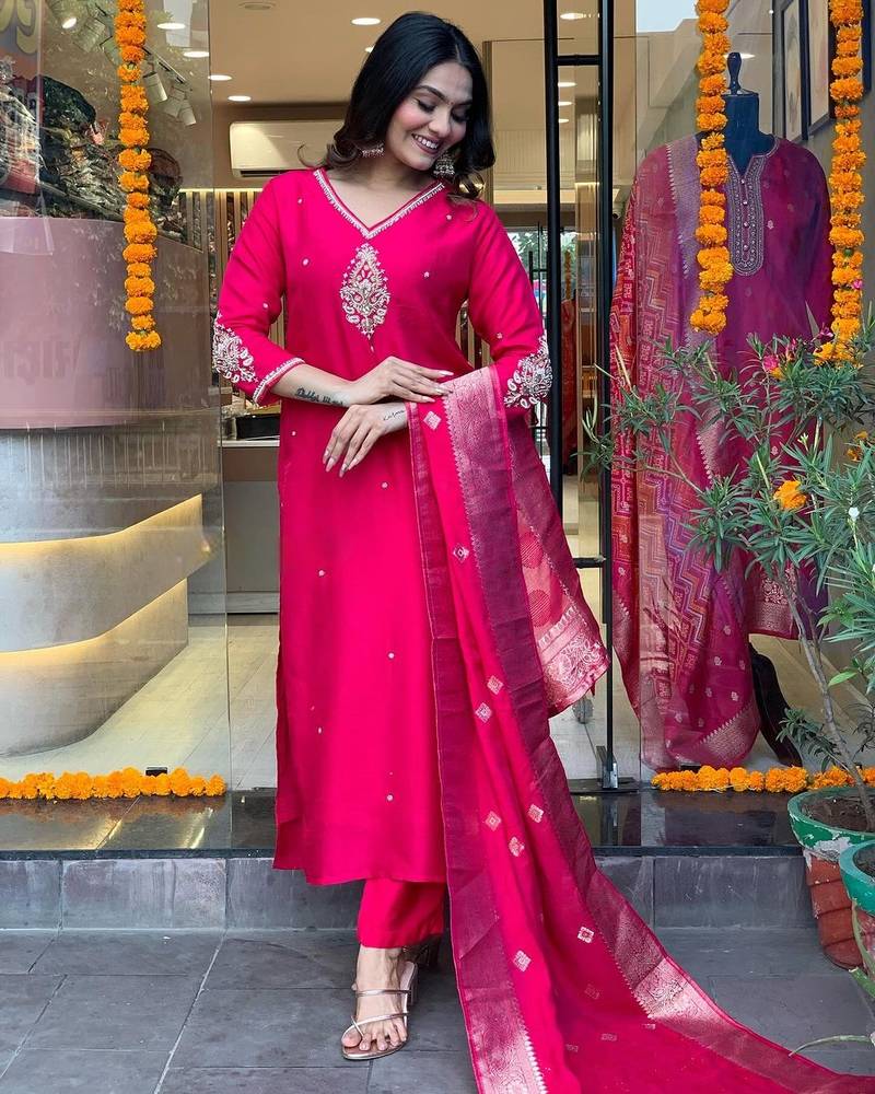 Pink Chanderi Fabric Embroidered work Straight cut Kurta Pant and Dupatta Set