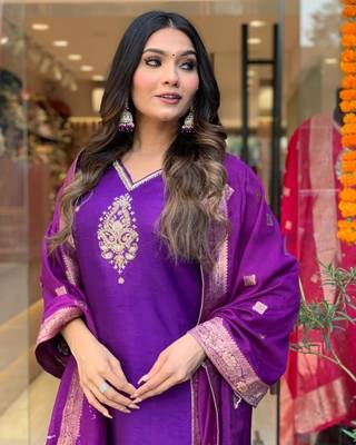 Chanderi Zari Embroidered Purple Kurti Set 3