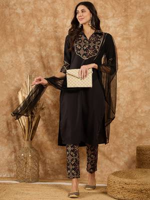 Ziyaa women's black crepe kurta, pant and dupatta set 2