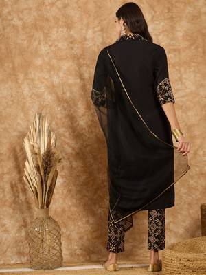 Ziyaa women's black crepe kurta, pant and dupatta set 3