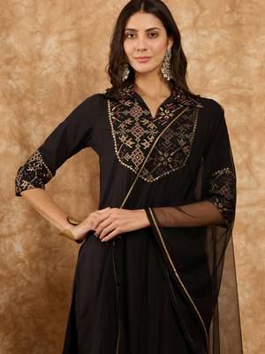 Ziyaa women's black crepe kurta, pant and dupatta set 4