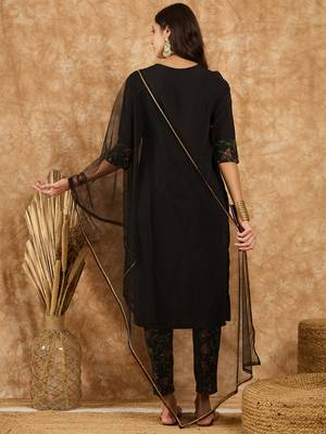 Ziyaa women's black crepe kurta, pant and dupatta set 3