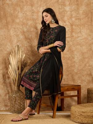 Ziyaa women's black crepe kurta, pant and dupatta set 5