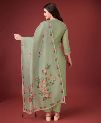  green chanderi silk bored schiffli embroidered chikankari kurta with pant & dupatta 4
