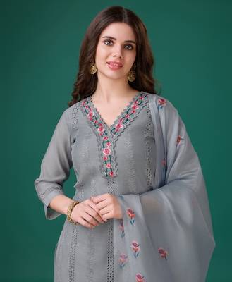  grey chanderi silk bored schiffli embroidered chikankari kurta with pant & dupatta 3