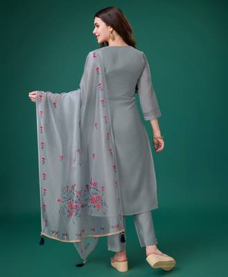  grey chanderi silk bored schiffli embroidered chikankari kurta with pant & dupatta 4