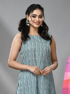 White & teal striped sleeveless kurta & palazzo set 4