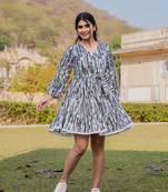 Black and white pure cotton tie dye less border tassels were dress