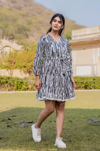 Black and white pure cotton tie dye less border tassels were dress