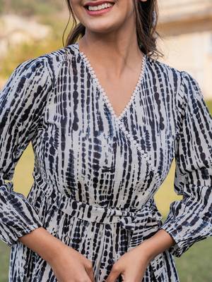 Black and white pure cotton tie dye less border tassels were dress 4