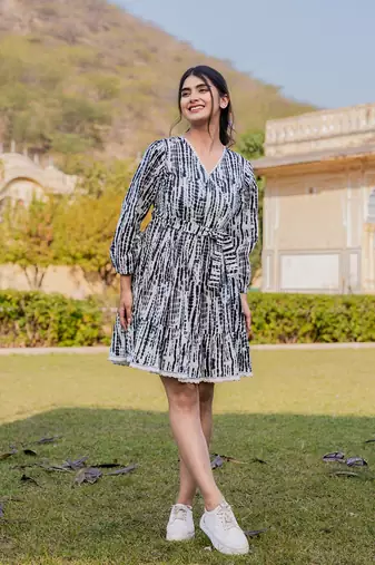 Black and white pure cotton tie dye less border tassels were dress