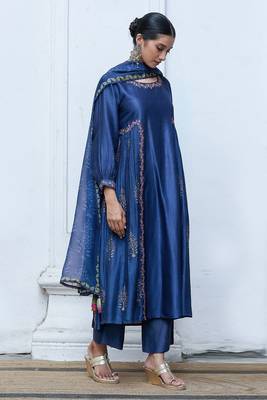 Blue Raw Silk Salwar Suit With Organza Dupatta 2