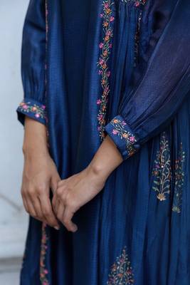Blue Raw Silk Salwar Suit With Organza Dupatta 6