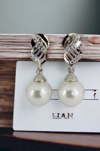 Opal touch pearl symphony earrings in rhodium white