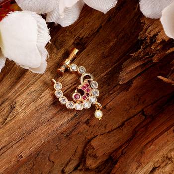 red-white gold nose pin 1