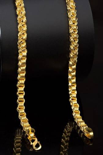 Textured chain with s-hook closure