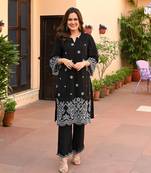 Aaryahi women rayon black printed straight kurta with pant set