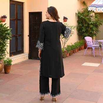 Aaryahi women rayon black printed straight kurta with pant set 2