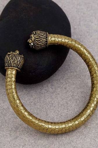 Embedded bracelet