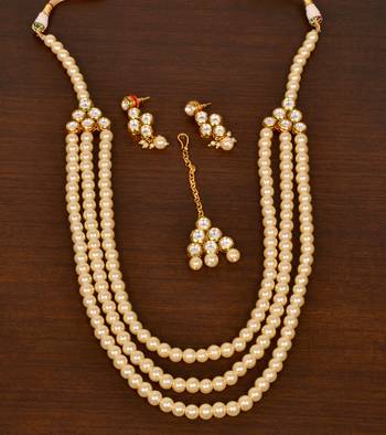 Pearl and kundan embellished wedding necklace 317fnn386 2
