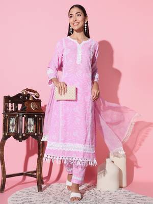 Pink Cotton Silk Floral Printed Fabric Lace Border Work Straight Kurta, Pant And Dupatta Set 1