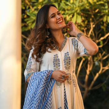 Zeepkart Hina White Women's Cotton Blend Straight Kurta with Pant & Dupatta  4