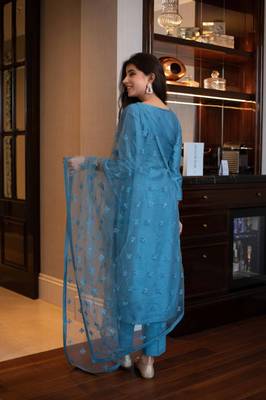 Aqua Blue Chiffon Kurta Ser with Net Embroidered Dupatta 2