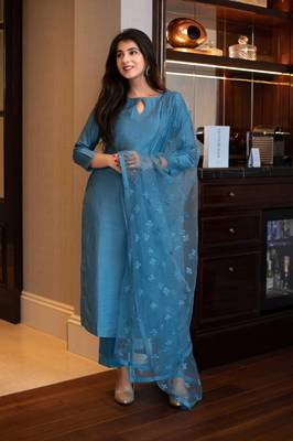 Aqua Blue Chiffon Kurta Ser with Net Embroidered Dupatta 3
