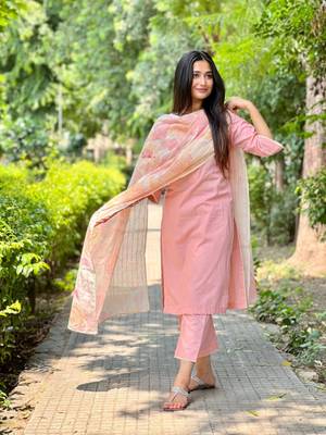 160 pink Women's Cotton Blend Straight Kurta with Pant & Dupatta  2