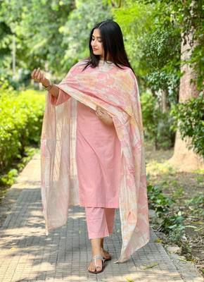 160 pink Women's Cotton Blend Straight Kurta with Pant & Dupatta  3