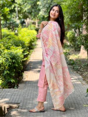 160 pink Women's Cotton Blend Straight Kurta with Pant & Dupatta  5