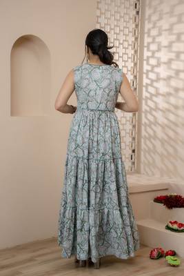 women rayon block printed frontslit anarkali kurta in lite blue 2