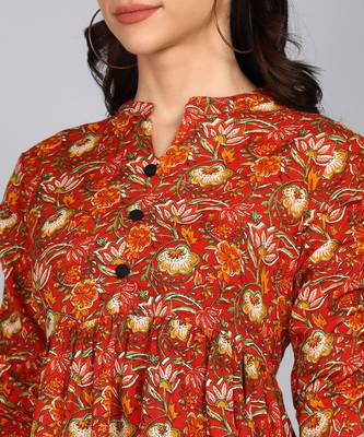 women floral printed flared cotton kurta in red 5