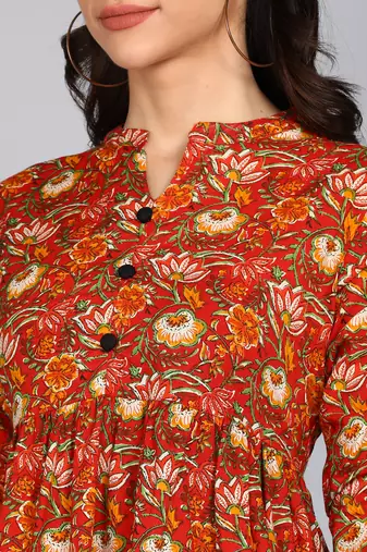 women floral printed flared cotton kurta in red
