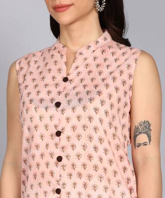 women rayon paisley printed frontslit kurta in pink 5