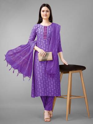 Women embroidered rayon purple kurta pant dupatta set 1
