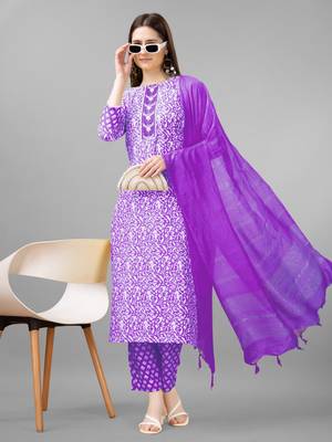 Women embroidered rayon purple kurta pant dupatta set 1