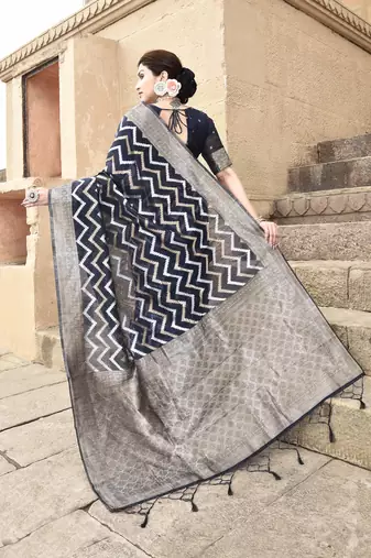 Elora linen ikkat zig zag jacquard weaving saree for women (black)