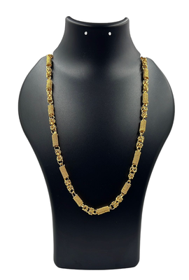 Timeless symbolism: men's gold-plated chain - a fusion of tradition and style 1
