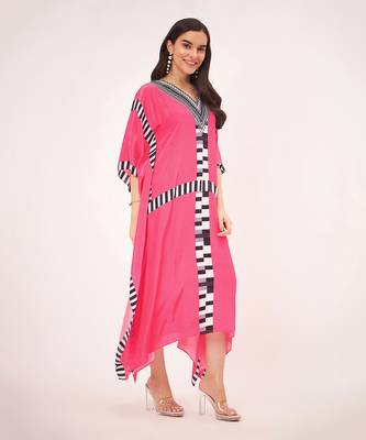 Pink geometric mid length kaftan 3