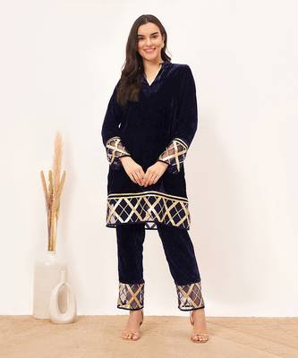 Blue silk velvet kurta and straight pants set 1