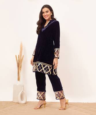Blue silk velvet kurta and straight pants set 2