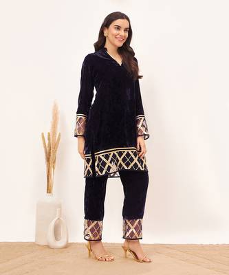 Blue silk velvet kurta and straight pants set 3