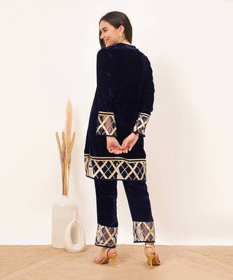 Blue silk velvet kurta and straight pants set 4
