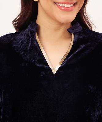 Blue silk velvet kurta and straight pants set 5