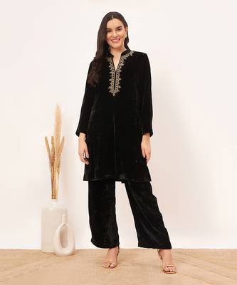 Black hand embroidered silk velvet kurta and straight pants set 1