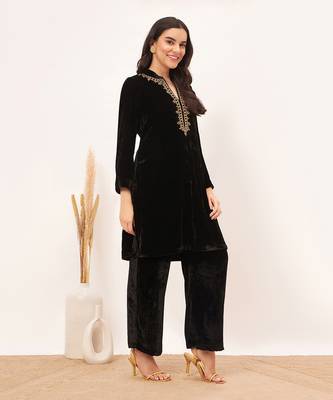 Black hand embroidered silk velvet kurta and straight pants set 3