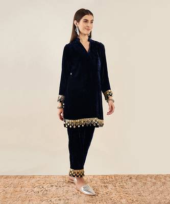 Blue silk velvet kurta and straight pants  set 3
