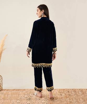 Blue silk velvet kurta and straight pants  set 4